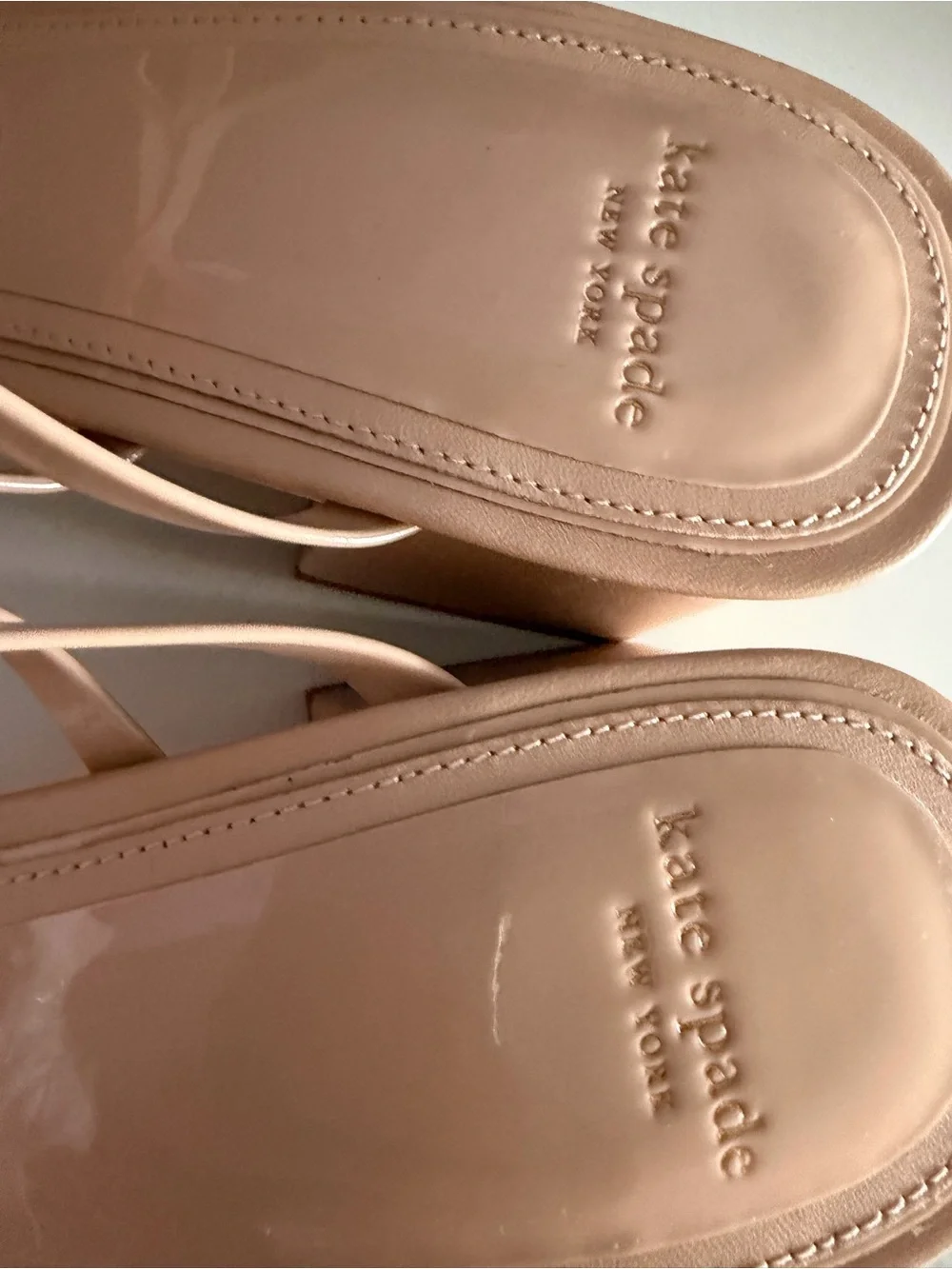 Kate Spade New York Carolina Beige Patent Leather Bow Sandals Size 10B
